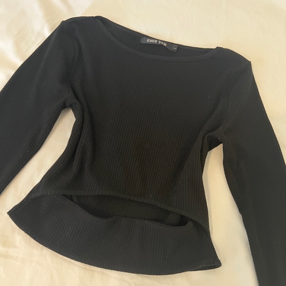 ribbed crop top with cut out - Picture 2 of 3